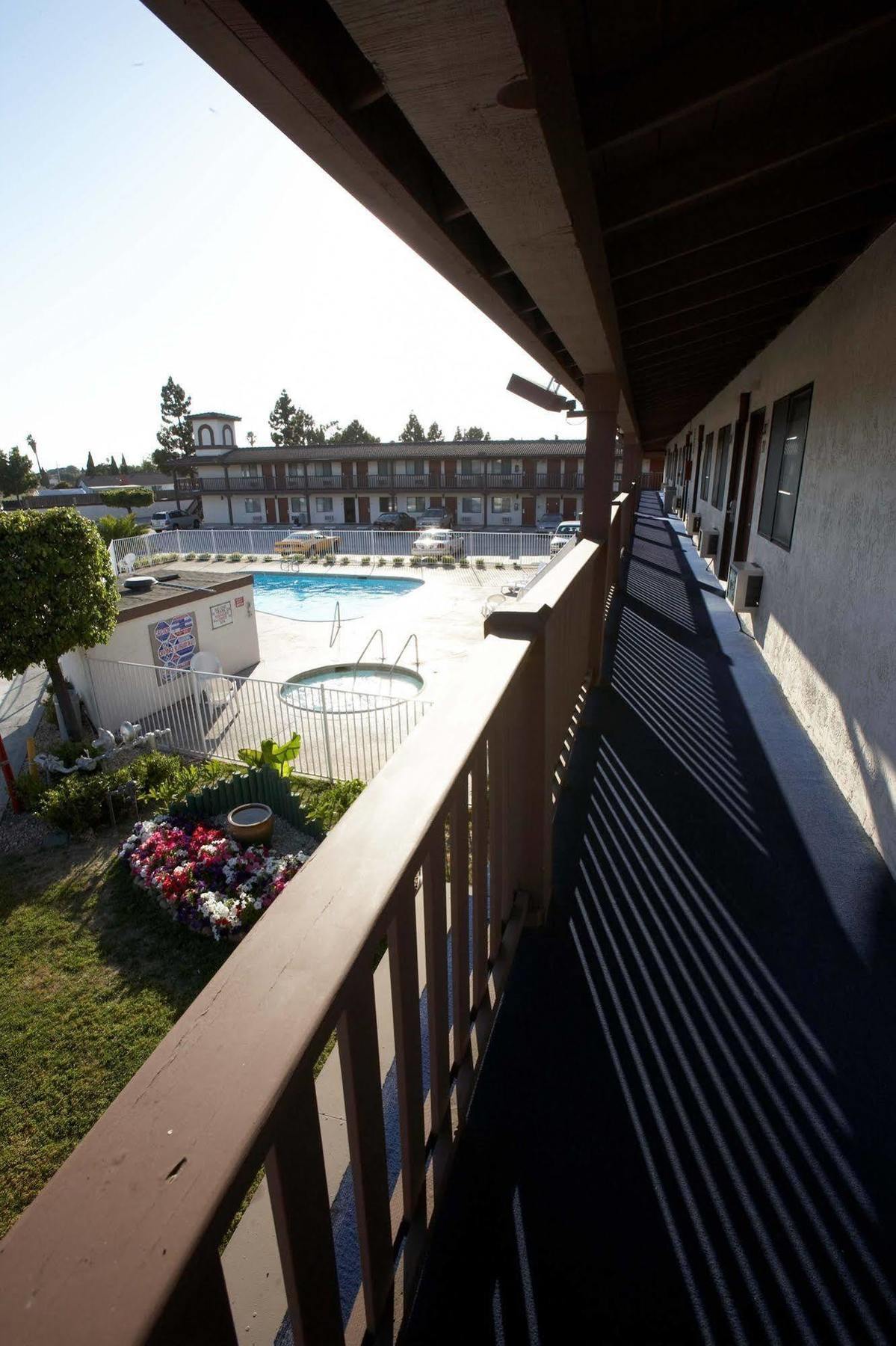 Ez 8 Motel นวร์ก ภายนอก รูปภาพ